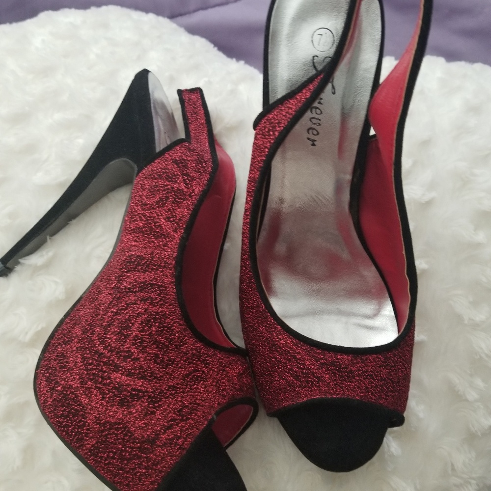Forever women's 7.5 sparkle red heels